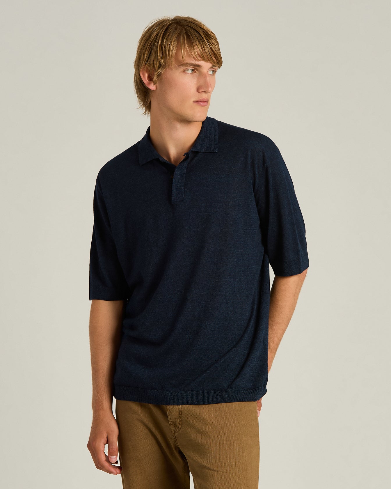 LIGHTWEIGHT KNIT SHORT-SLEEVED POLO SHIRT
