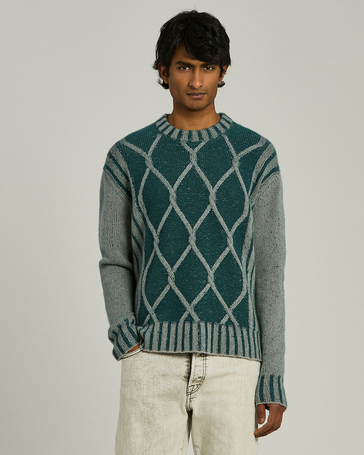 LIGHT GREY/GREEN CASHMERE CREW NECK SWEATER WITH CABLE KNIT DETAIL 2