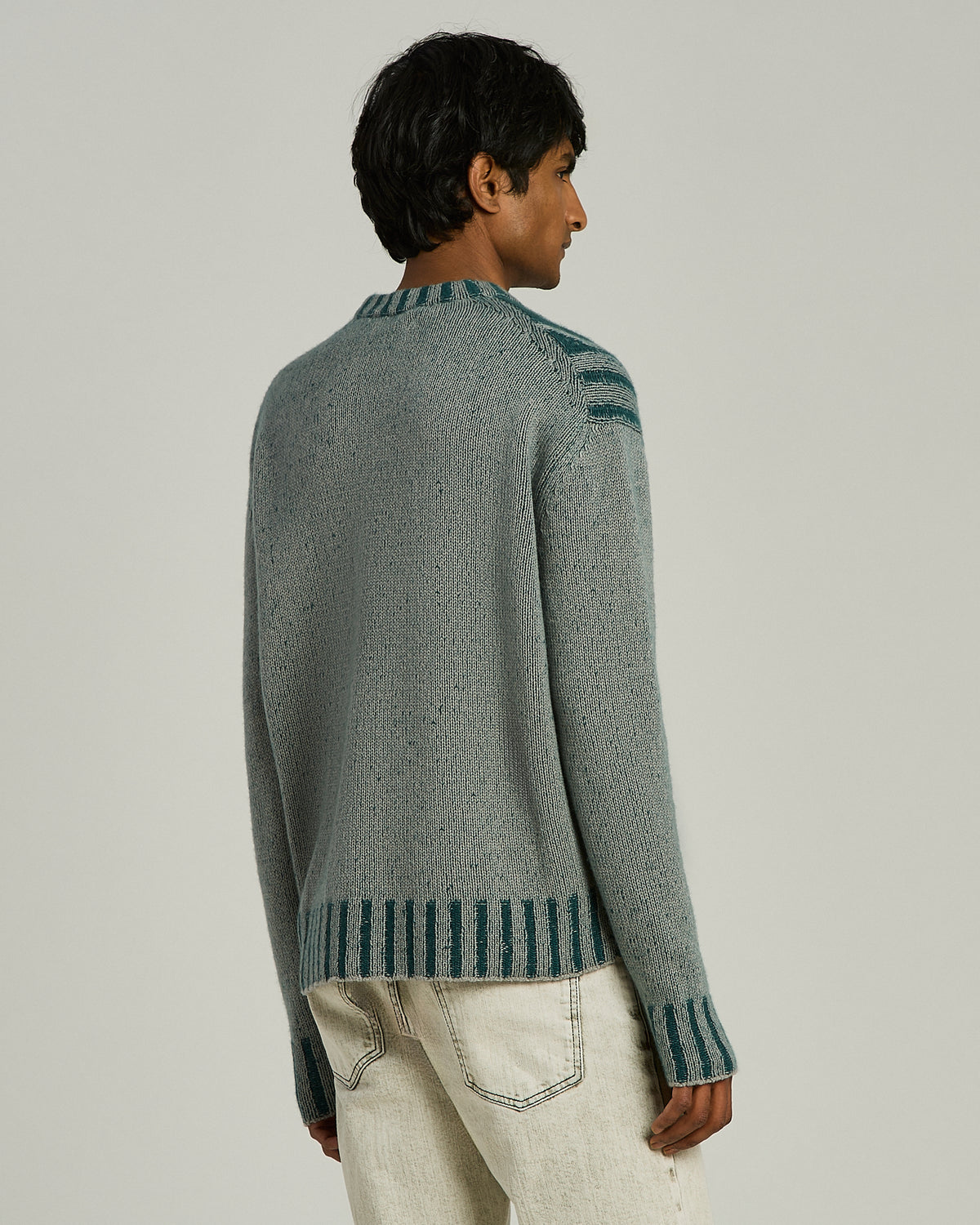 LIGHT GREY/GREEN CASHMERE CREW NECK SWEATER WITH CABLE KNIT DETAIL 3