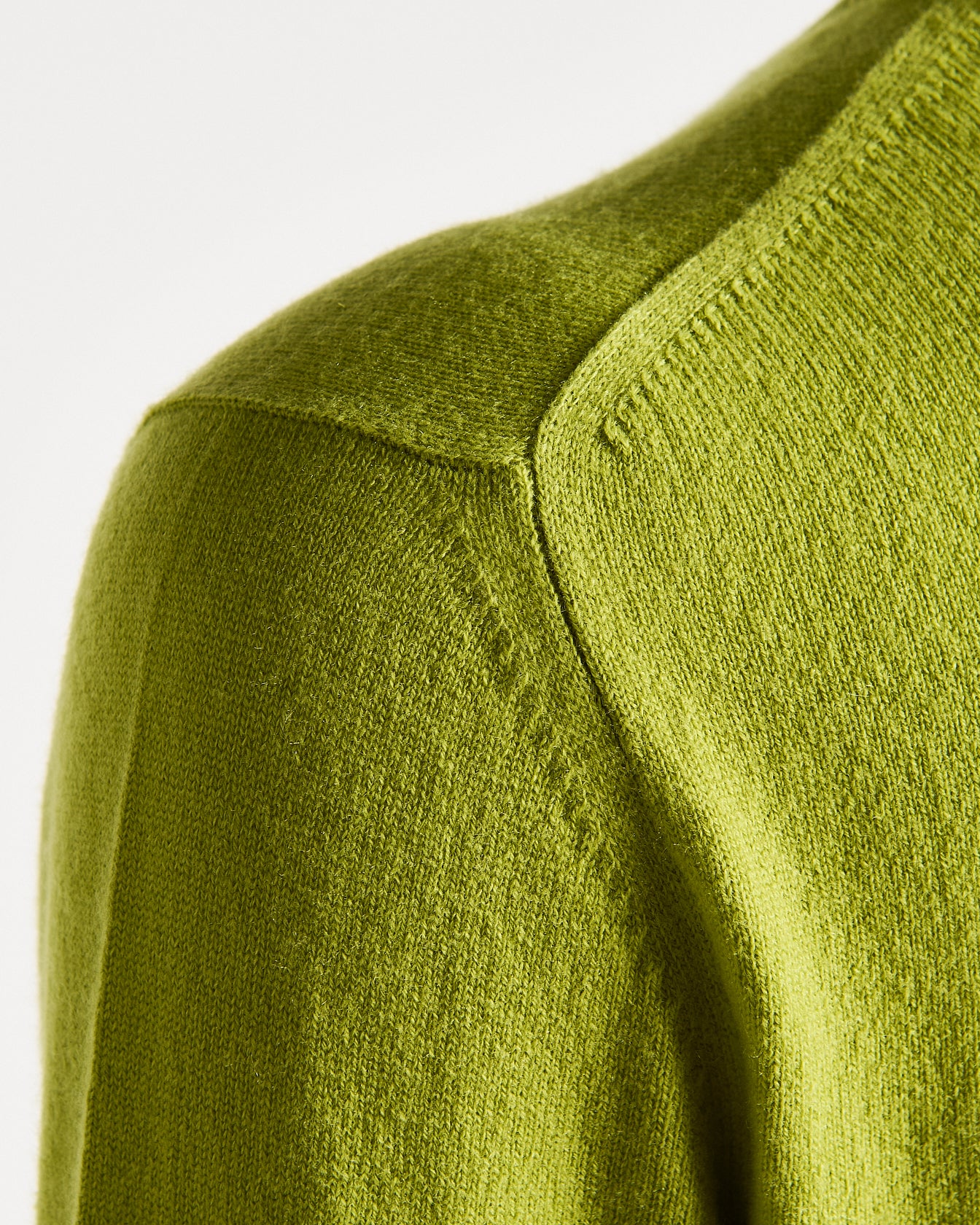 MAGLIA GIROCOLLO IN CASHMERE DALLA MANO SOFFICE