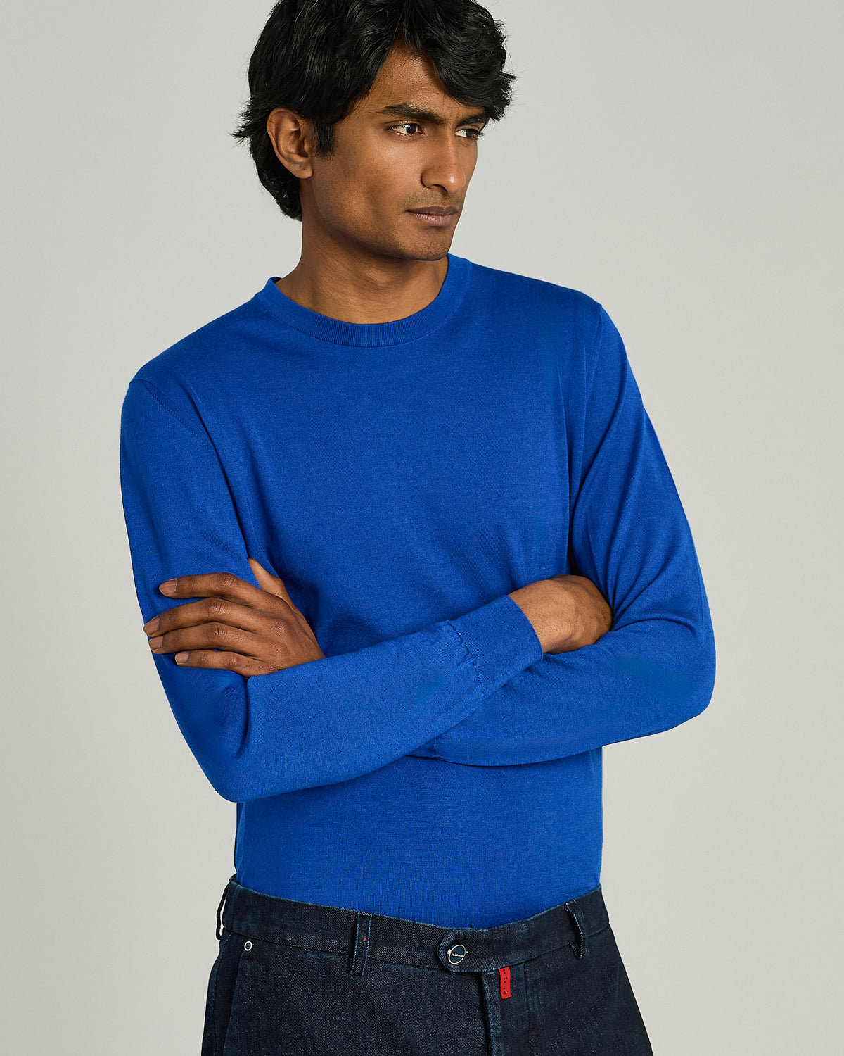 BRILLIANT BLUE CASHMERE ROUND-NECK SWEATER 4
