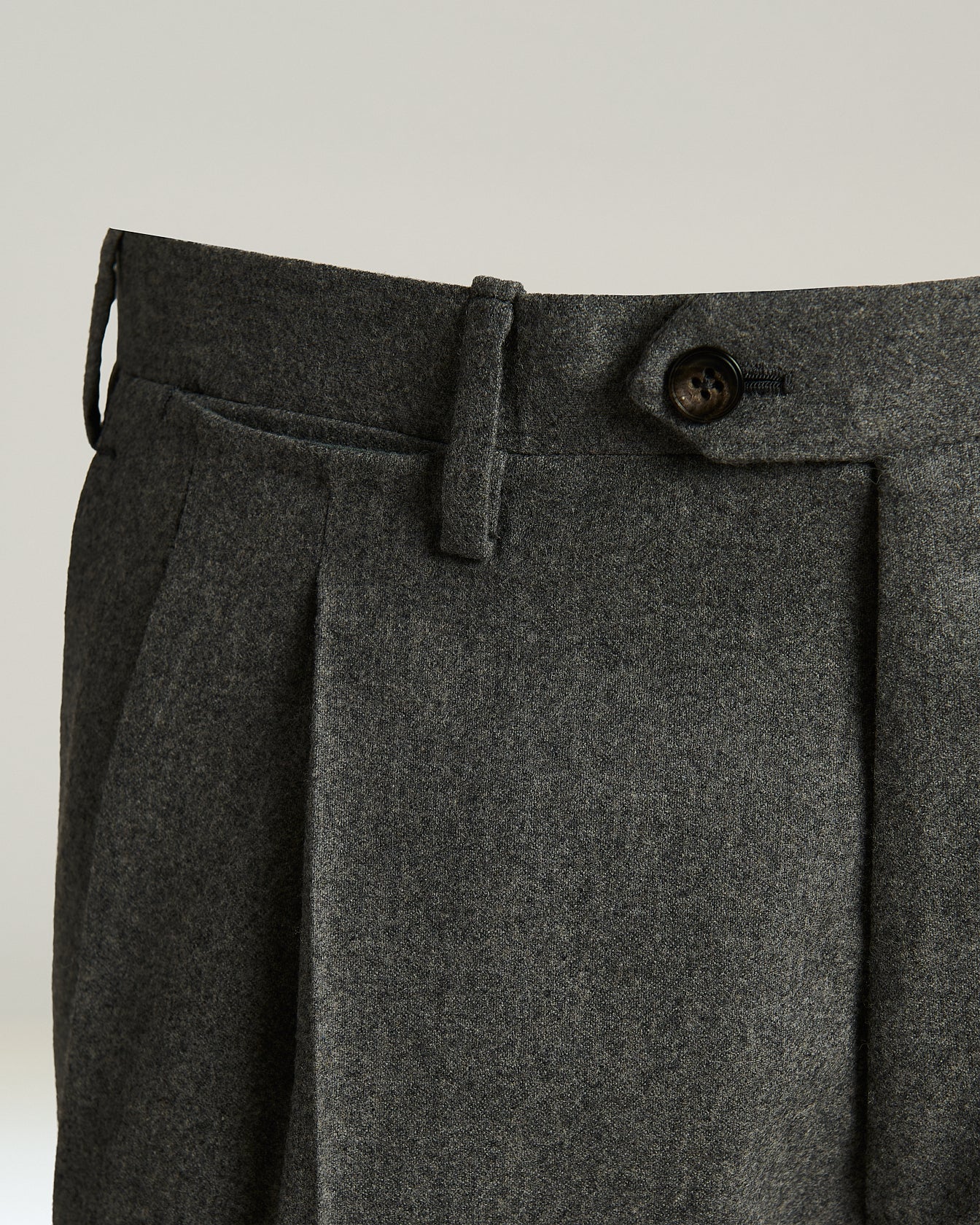 PANTALONI CON PINCE IN LANA