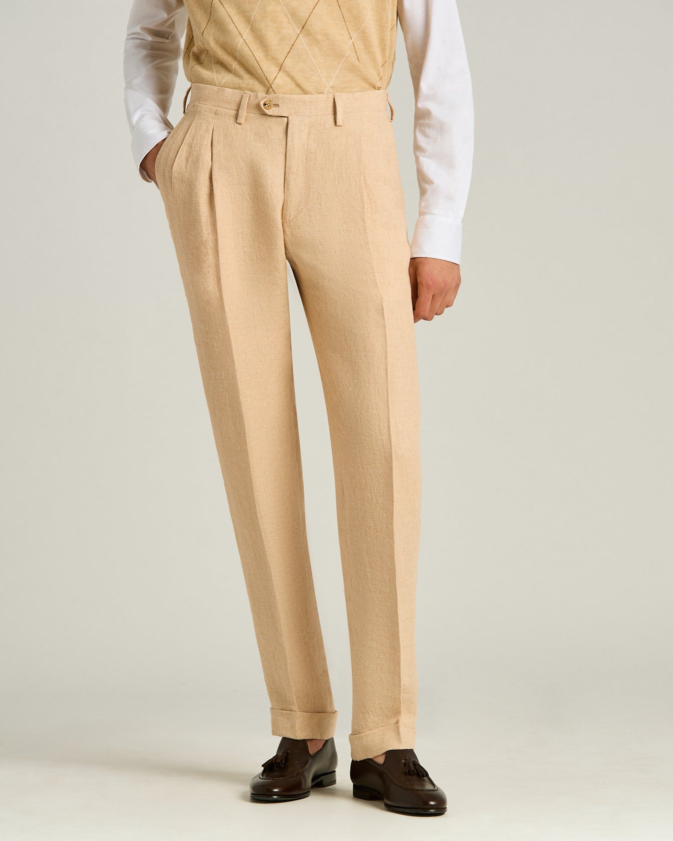 Men's beige linen trousers with darts | Kiton Men's beige linen trousers with darts | Kiton