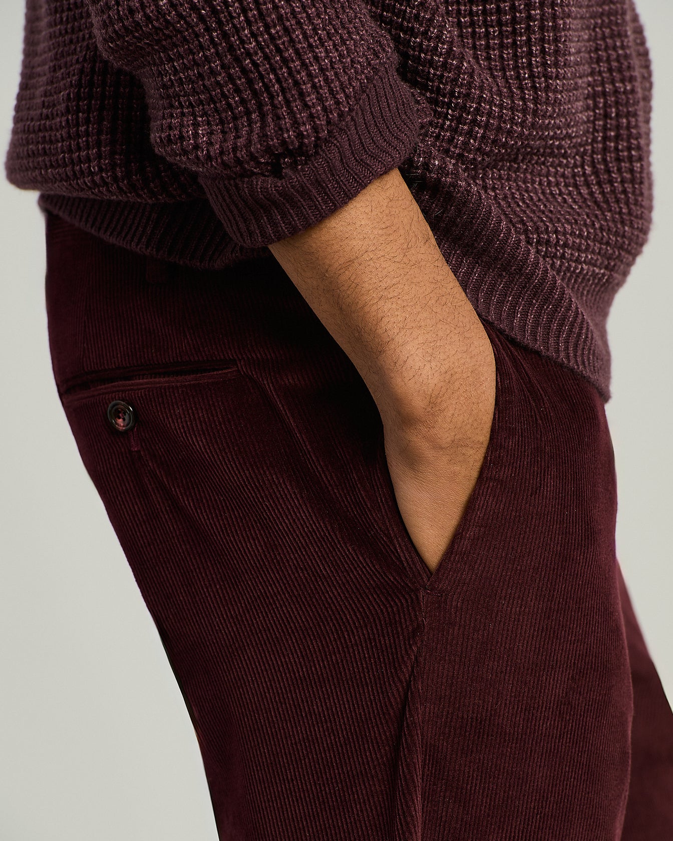 PANTALONI IN VELLUTO DI COTONE E LANA DALLA LINEA CONTEMPORANEA