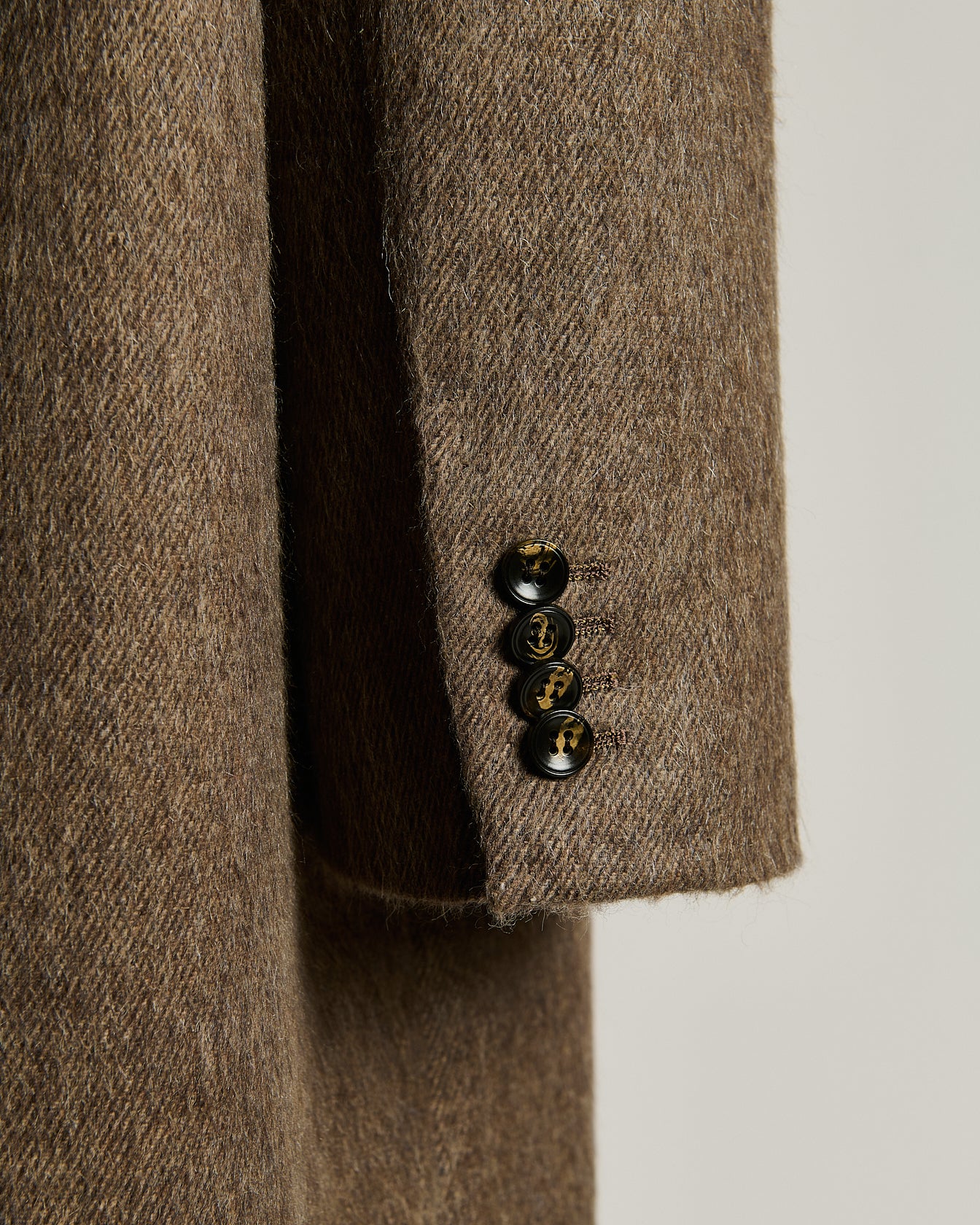 SOPRABITO IN CASHMERE E LANA DALLA LINEA AVVOLGENTE