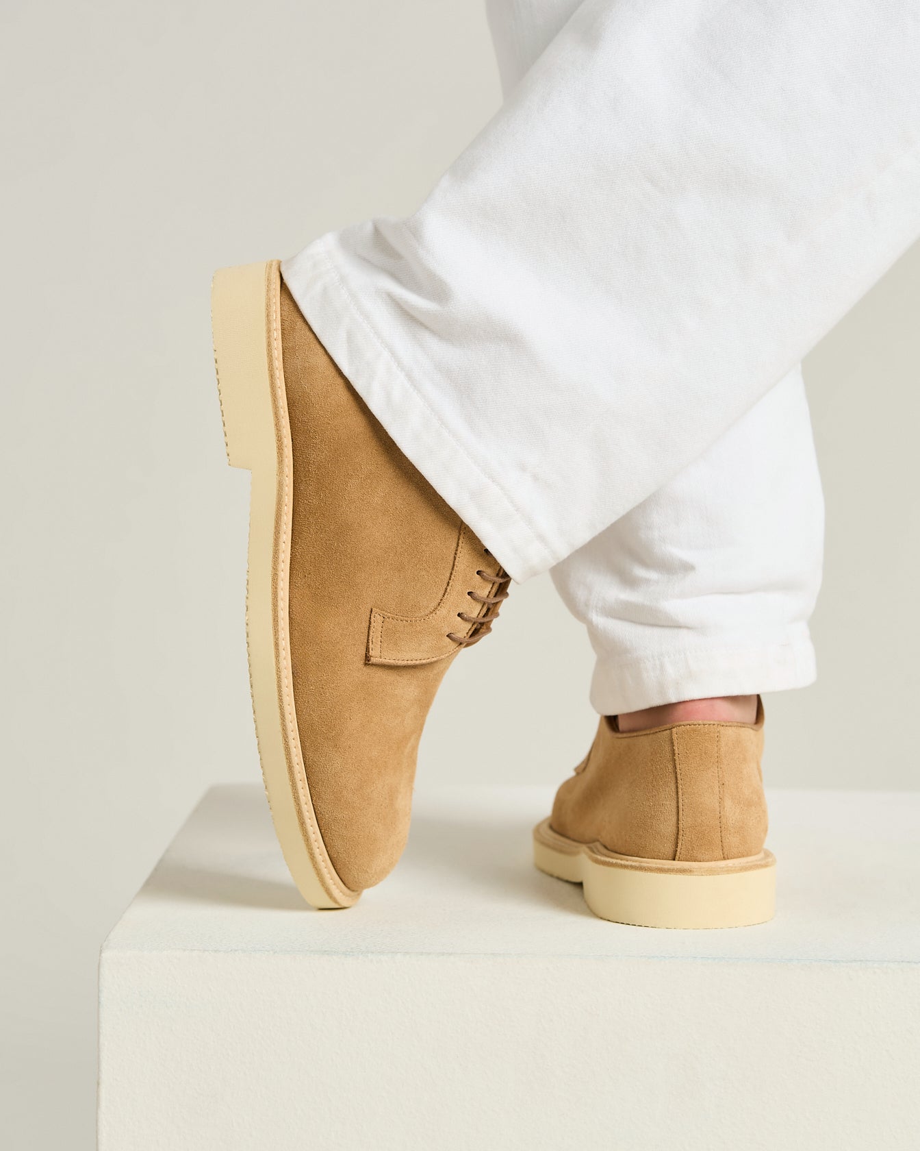 DERBY IN VITELLO SCAMOSCIATO CON SUOLA IN GOMMA