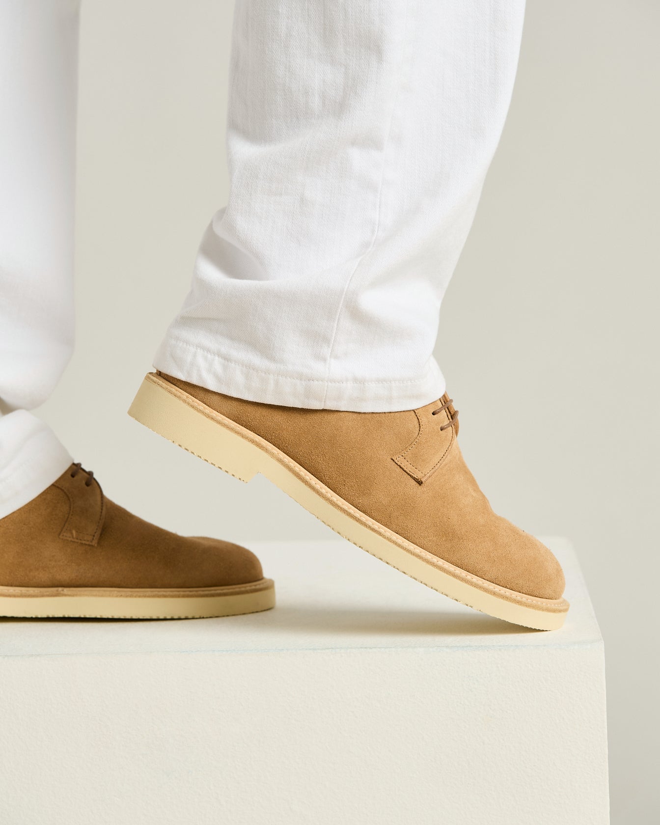 DERBY IN VITELLO SCAMOSCIATO CON SUOLA IN GOMMA