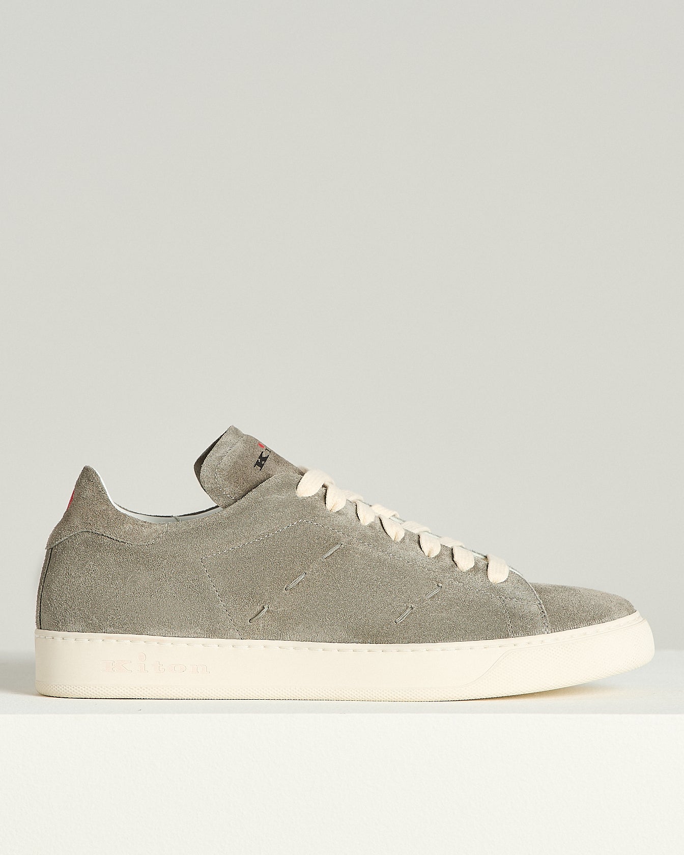 SNEAKERS IN SUEDE CON DETTAGLI IMPUNTURATI E SUOLA IN GOMMA