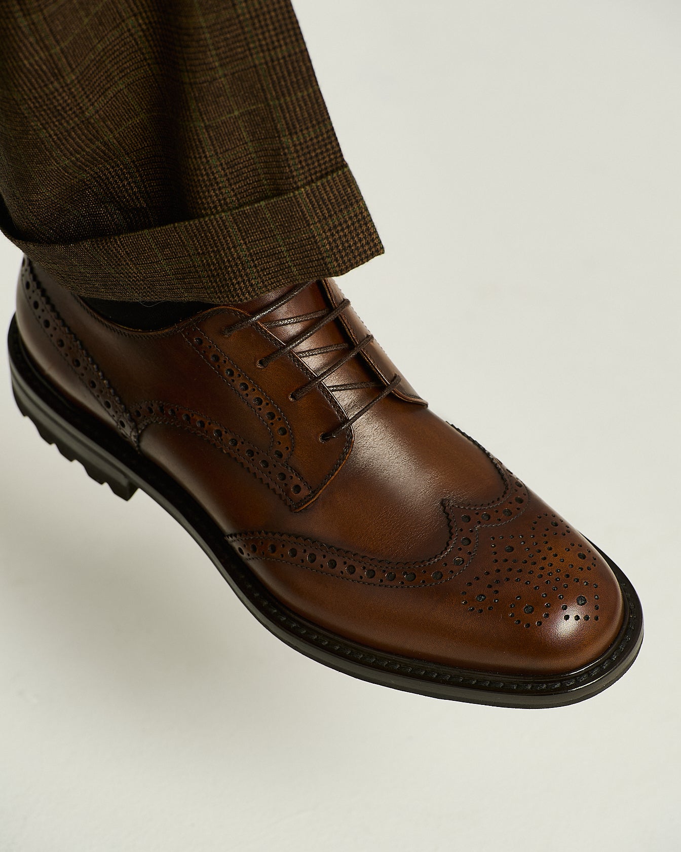 DERBY BROGUE IN PELLE SPAZZOLATA CON SUOLA CARRARMATO