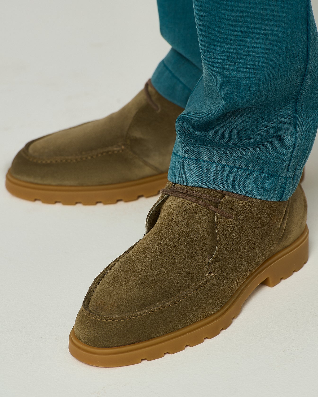SCARPA ALTA IN SUEDE CON INTERNO IN SHEARLING E SUOLA CARRARMATO