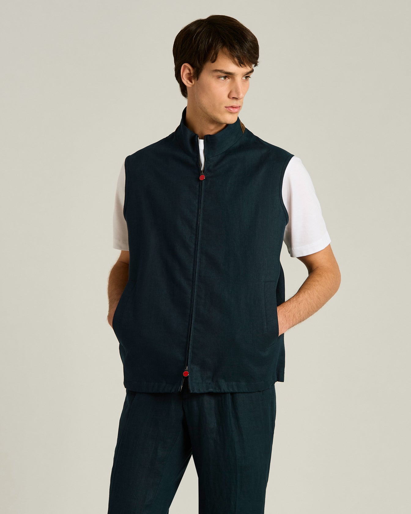 Men's navy linen sleeveless jacket with lambskin collar | Kiton