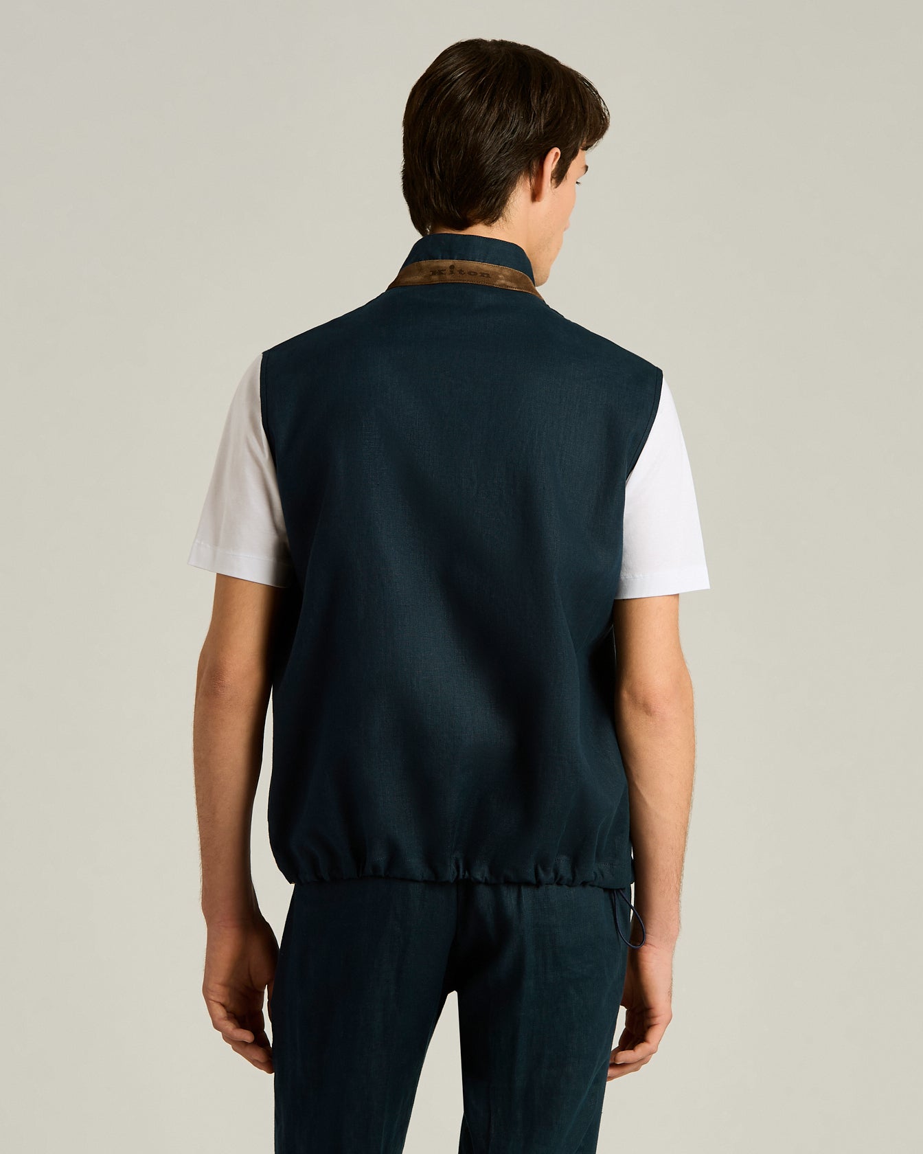 Men's navy linen sleeveless jacket with lambskin collar | Kiton