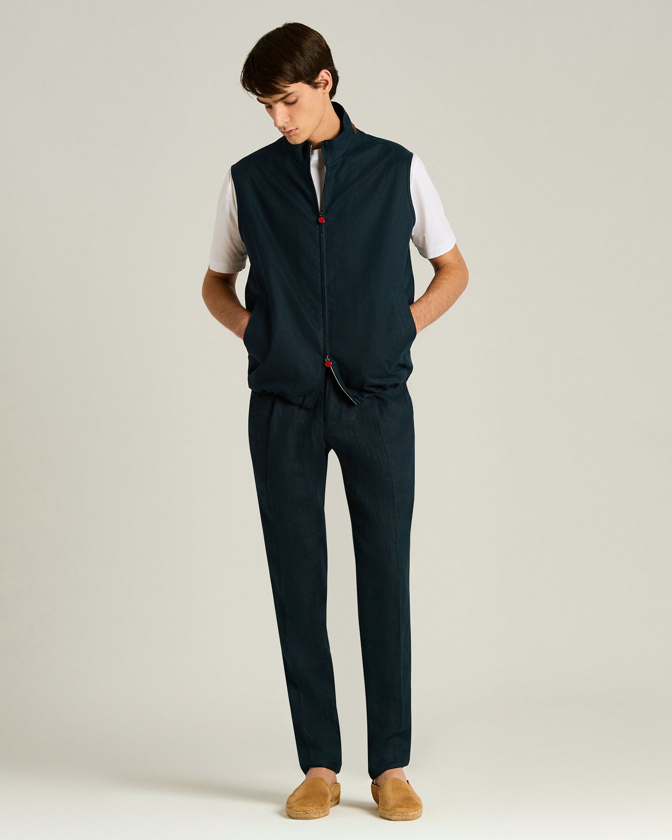 Men's navy linen sleeveless jacket with lambskin collar | Kiton